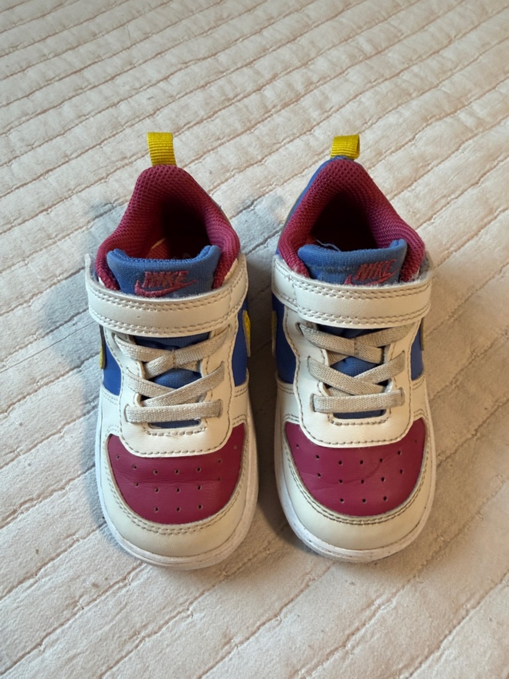Nike Kids Low-Top Sneakers in White, Blue, Purple & Yellow - Picture 4 of 6